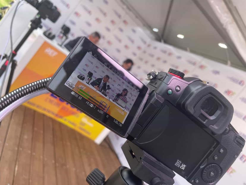 Régie son et vidéo d’un plateau d’interviews en direct